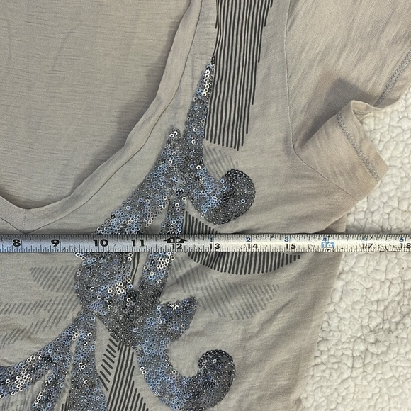 Banana Republic Light Gray 100% Cotton V-neck Tshirt | Size Medium - Picture 4 of 7